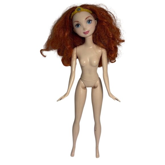 Disney Pixar Brave Merida Fashion Doll Red Curly Hair Yellow Tiara 2006 Mattel - Picture 1 of 7